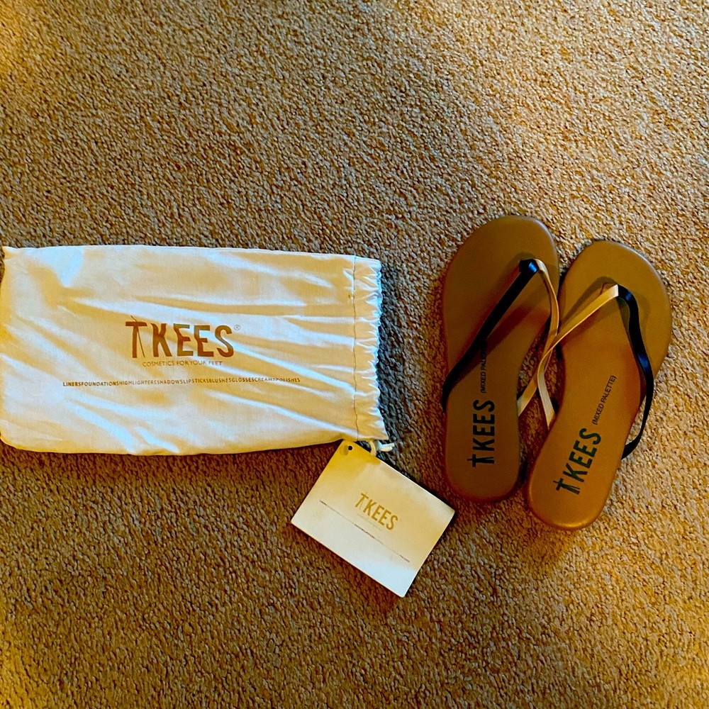 NWT TKEES Flip flop sandals size 5/6